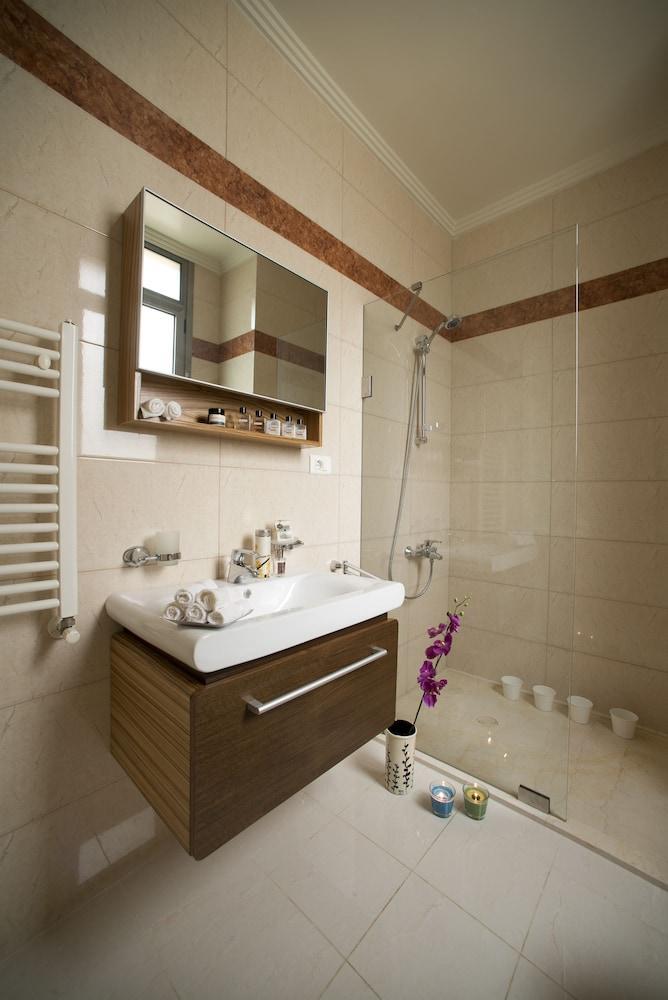Liqaa Hotel Beirut Bagian luar foto