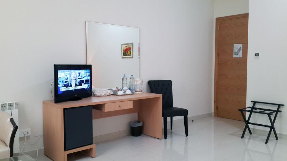 Liqaa Hotel Beirut Bagian luar foto
