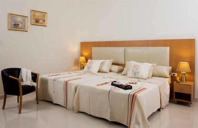 Liqaa Hotel Beirut Bagian luar foto